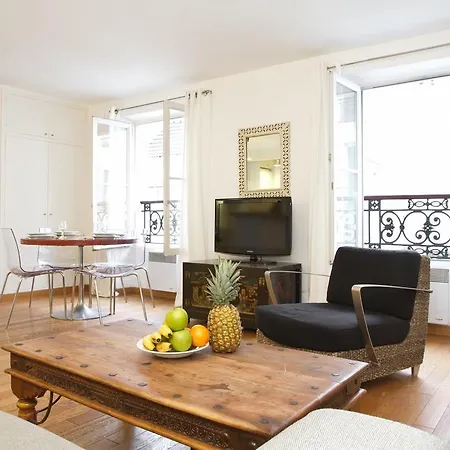 Apartment Private - Rue Cler - Eiffel Tower Paris