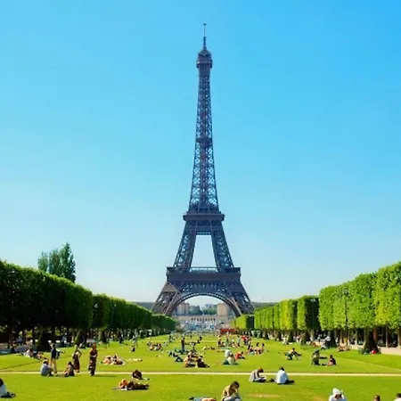 Private - Rue Cler - Eiffel Tower Parigi