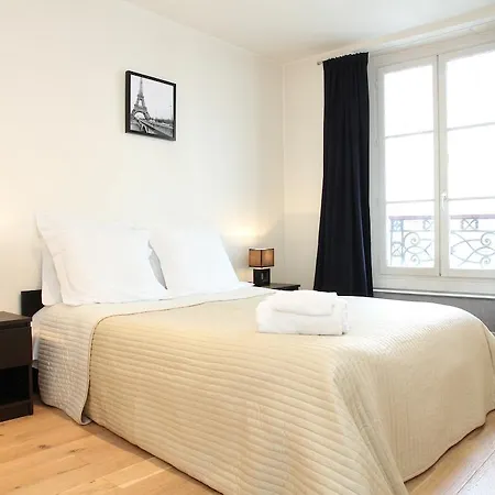 Private - Rue Cler - Eiffel Tower